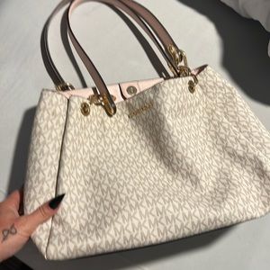 Real authentic Michael kors purse. I just don’t use it. Also matching wallet